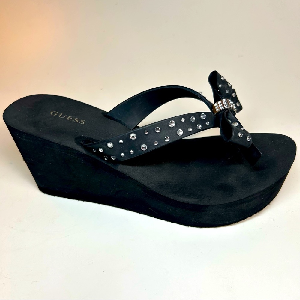 Guess Women’s Siarra Black Flip Flop Wedge Sandals. Size 7.